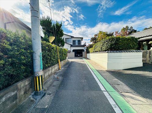 南側前面道路（2025年11月撮影）