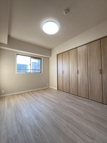 南東側洋室（約5帖）