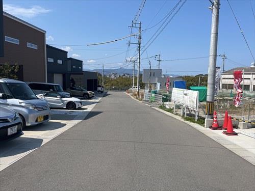 前面道路（西方向）