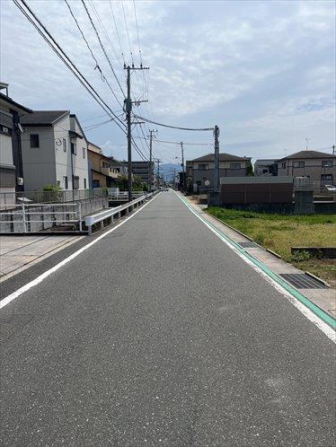 北東側前面道路