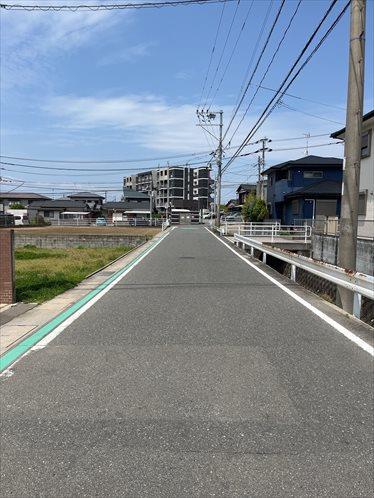 北東側前面道路