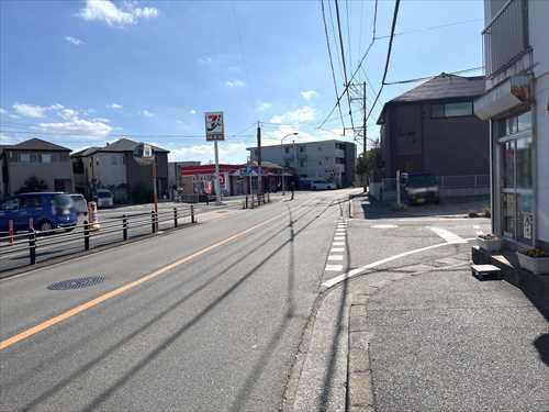 東側前面道路（別角度）