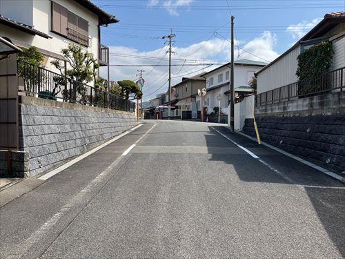 南側前面道路（東方向）