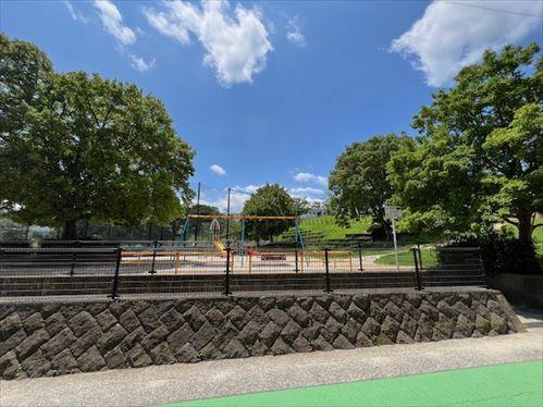 周辺施設：平和中央公園まで500ｍ