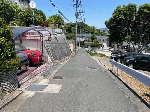 南東側前面道路