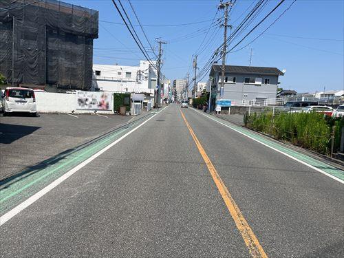 南西側前面道路（北西方向）