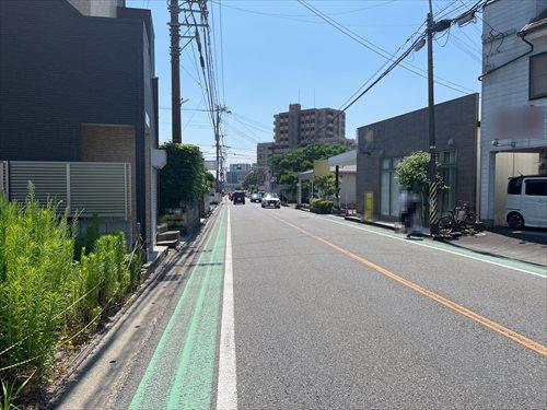 南西側前面道路（南東方向）