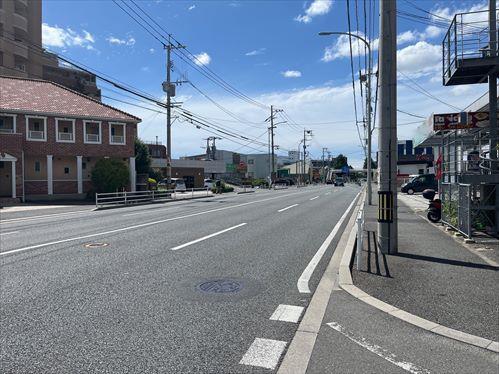 前面道路（北西側方向）
