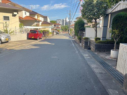 南東側前面道路