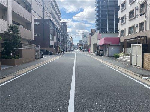 北東側前面道路（南東方向）