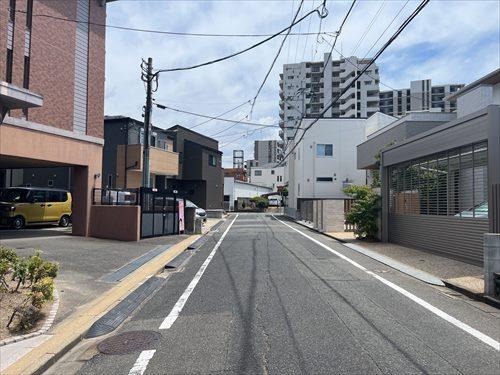 前面道路（南東方向）