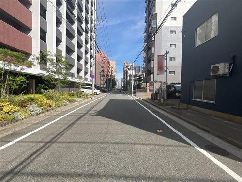 南西側前面道路（南東方向）