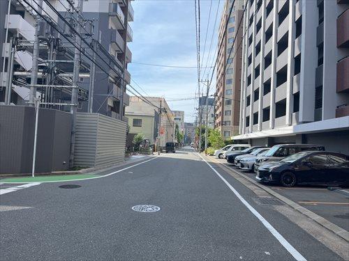 南西側前面道路（北西方向）