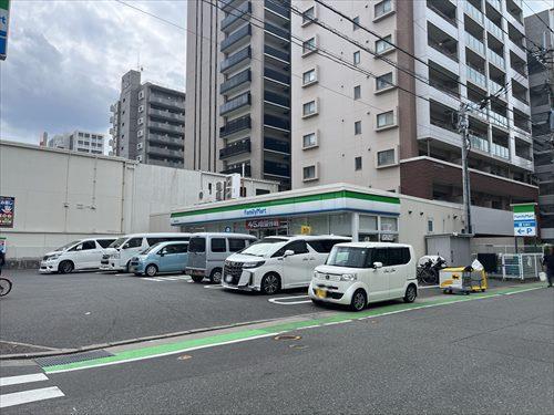 ファミリーマート博多東住吉店（200ｍ）