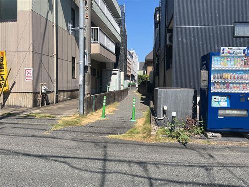 北東側前面通路（東側より撮影）