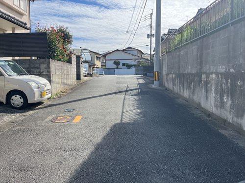 東側前面道路（南方向）
