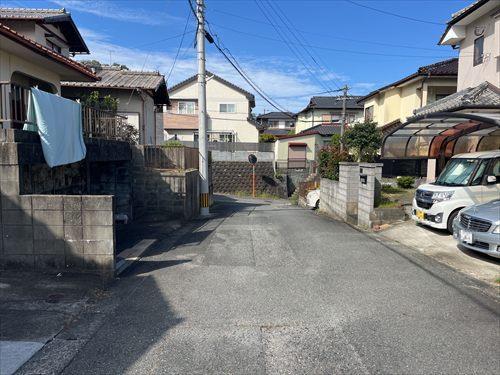 東側前面道路（北方向）
