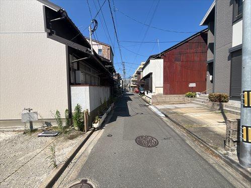 南東側前面道路(北東方向)