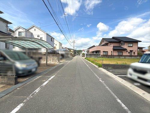 南側前面道路（東側より撮影）