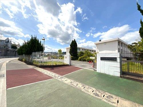 春日市立天神山小学校