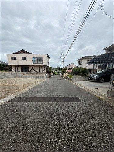 前面道路（東側から撮影）