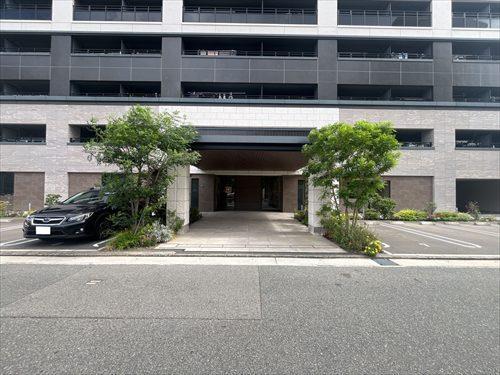 現地外観＋エントランス