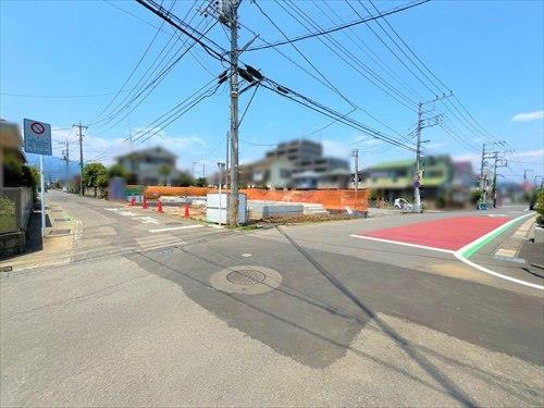 前面道路含む全体写真　南東側から撮影