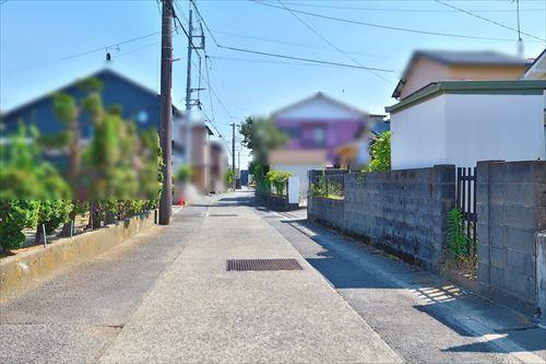 東側前面道路（物件：右）