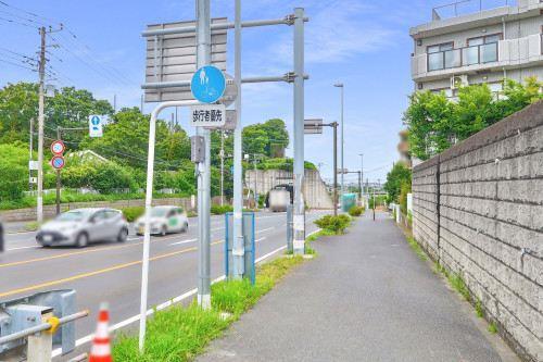 西側前面道路（物件：右）