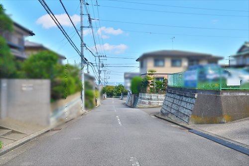 北西側前面道路（物件：右）