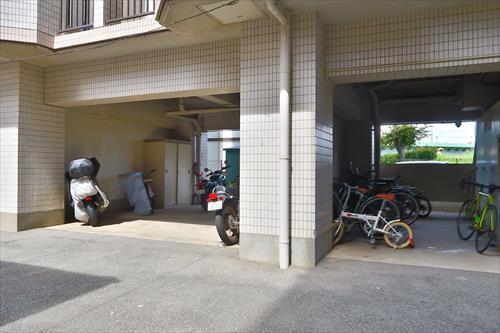 バイク置き場・自転車置き場