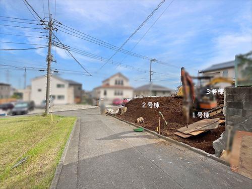 北西側前面道路（物件：右）