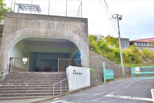 葉山町立長柄小学校まで1.88km