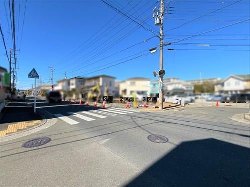 南側前面道路含む現地　2025年2月撮影