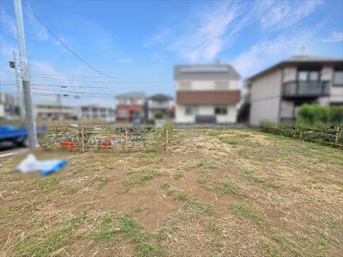 現地（右）（2025年9月撮影）