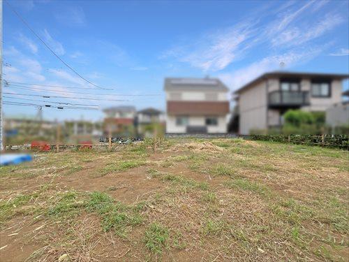 現地（右）（2025年9月撮影）