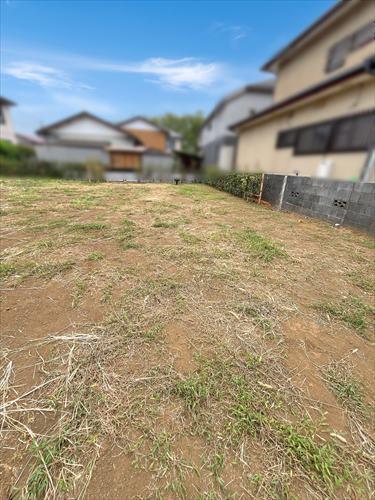 現地（右）（2025年9月撮影）