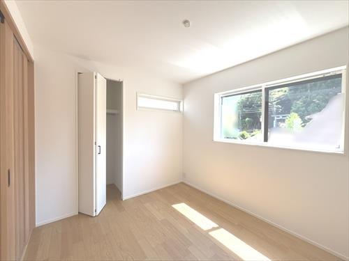 2階洋室（約5.2帖）