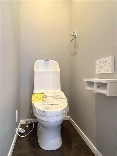 2Fトイレ（温水便座付き）