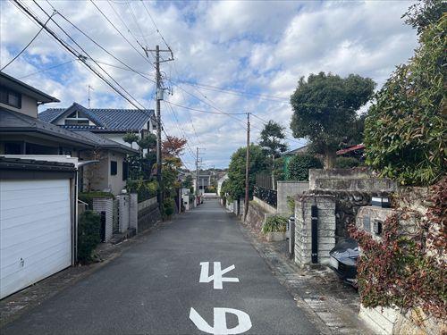 前面道路（2025年11月撮影）