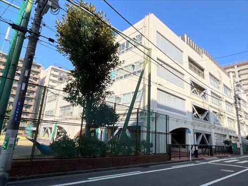 横浜市立森東小学校まで620m