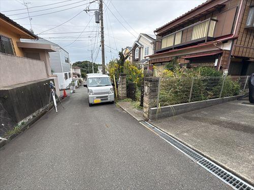 前面道路（2025年10月撮影）