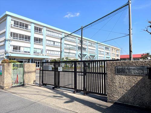 茅ヶ崎市立円蔵小学校まで290m
