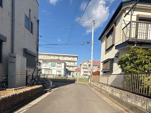 前面道路（2025年11月撮影）