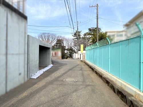 東側前面道路（2026年2月撮影）