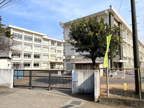 藤沢市立藤沢小学校まで70m