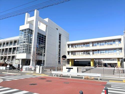 横浜市立緑園義務教育学校まで1090m