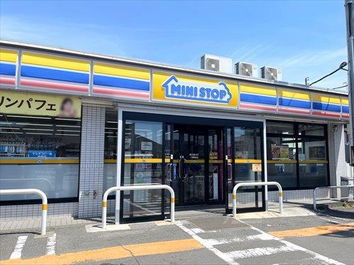 ミニストップ二宮駅前店まで970m