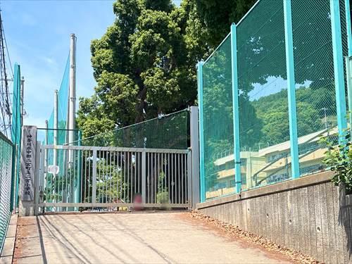 二宮町立二宮小学校まで1110m