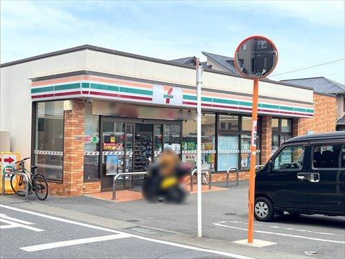 セブンイレブン茅ヶ崎南湖3丁目店390m